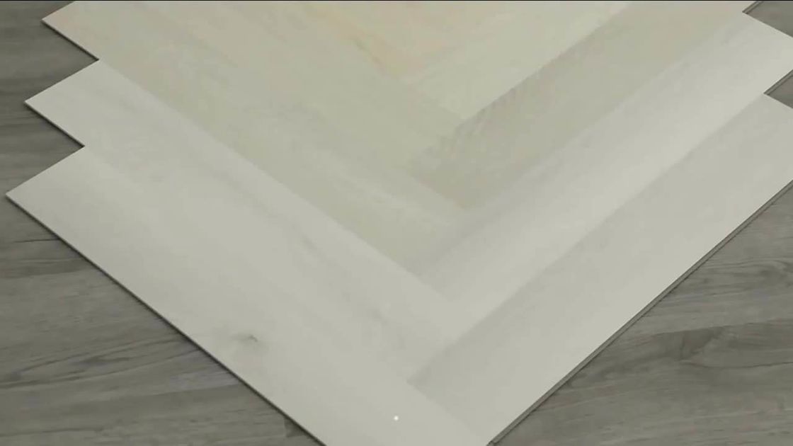 100% η Virgin 4.0mm7mm SPC Lvt δαπέδων ψαροκόκκαλων SPC χτυπά το δάπεδο πολυστρωματικό