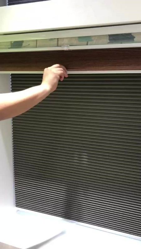 Οι χαμηλότεροι ανοικτοί διπλώνοντας τυφλοί κουρτινών εγγράφου ασύρματοι πτύχωσαν τους προσωρινούς τυφλούς