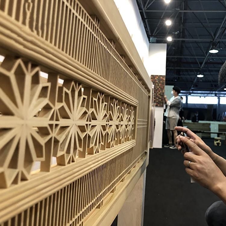 Εσωτερικός διακοσμητικός ξυλουργικής διαιρέτης δωματίων ξύλου πεύκων Kumiko στερεός που προσαρμόζεται