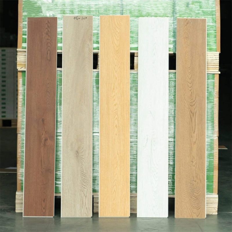 Ενδοσωματικό αδιάβροχο 4mm ξύλο κόκκος άκαμπτο πυρήνα PVC πλαστική πλάκα διασύνδεση κλικ κλειδώματος Spc βινυλίου δαπέδου