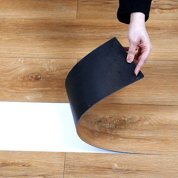 Αυτοκόλλητο ξύλινο σχεδιασμό Peel And Stick Flooring Covering Piso Adhesive Pvc Sticky Tiles Pvc Lvt Vinyl Flooring Sticker