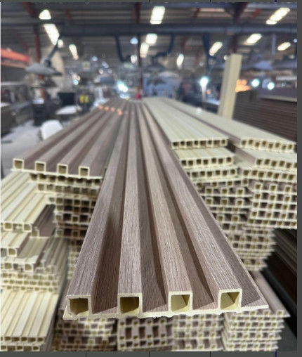 Εσωτερική ξύλινη πλαστική σύνθετη επένδυση φλεβώδης τοίχος Wpc εσωτερικό τοίχος πάνελ