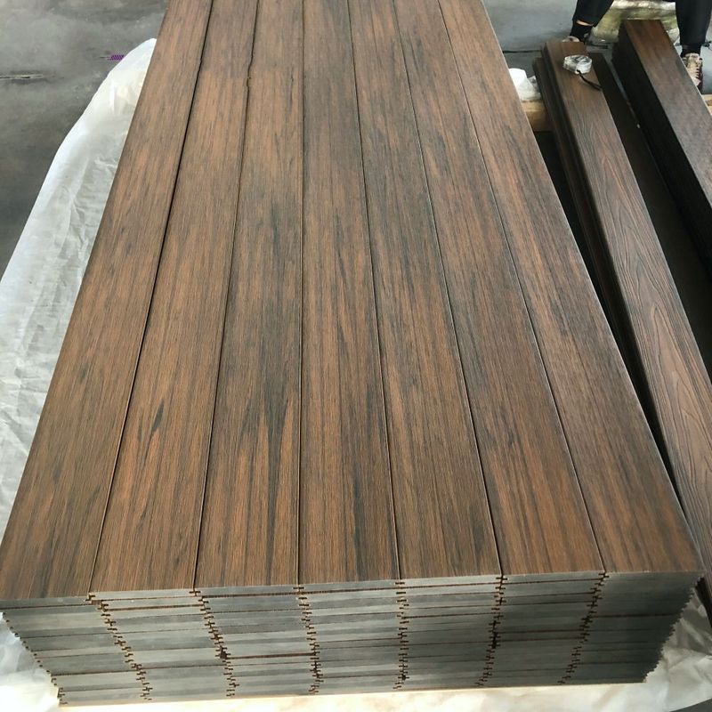 Ευρωπαίος συνεξόδευση Αδιάβροχο πάτωμα κατάστρωμα WPC Κούφια κατάστρωμα σύνθετο κατάστρωμα εξωτερική χρήση βούρτσισμένο ξύλο πλαστικό σύνθετο