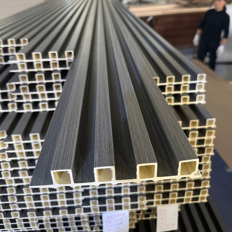 Εύκολη εγκατάσταση ξύλινου σύνθετου Wpc πάνελ τοίχου εξωτερικής επένδυσης εσωτερικού του ραβδωτού πάνελ τοίχου