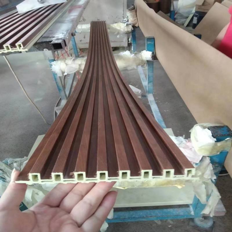 Σύγχρονη ξύλινη πλαστική σύνθετη WPC τοίχωμα για το εσωτερικό του μπάνιου PVC εναλλακτική