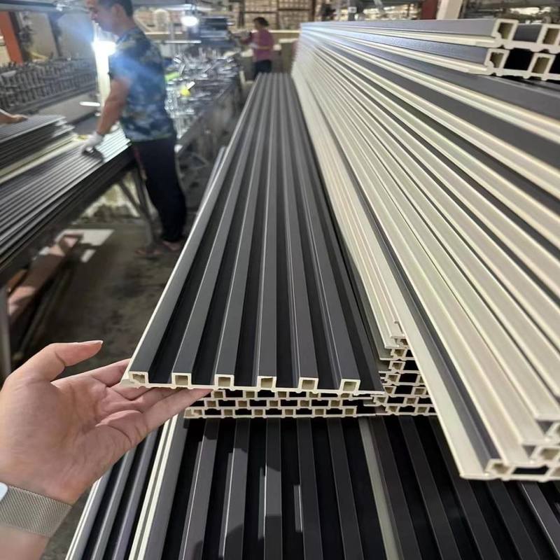 Σύγχρονη ξύλινη πλαστική σύνθετη WPC τοίχωμα για το εσωτερικό του μπάνιου PVC εναλλακτική