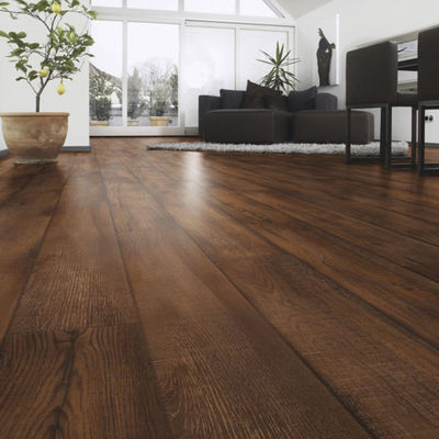 Το Piso Laminado 8mm βινυλίου δάπεδο SPC χτυπά UV επίστρωμα δαπέδων σανίδων το βινυλίου